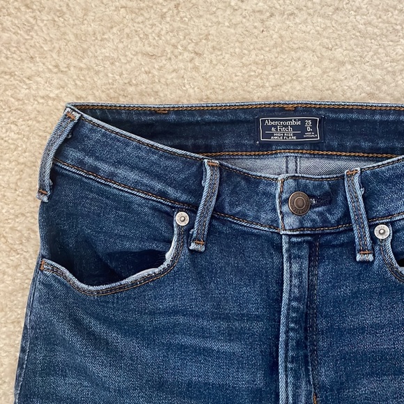 Abercrombie & Fitch High Rise Ankle Flair Jeans - Picture 3 of 5